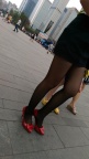 迷人的短裙黑丝美腿红高跟少妇